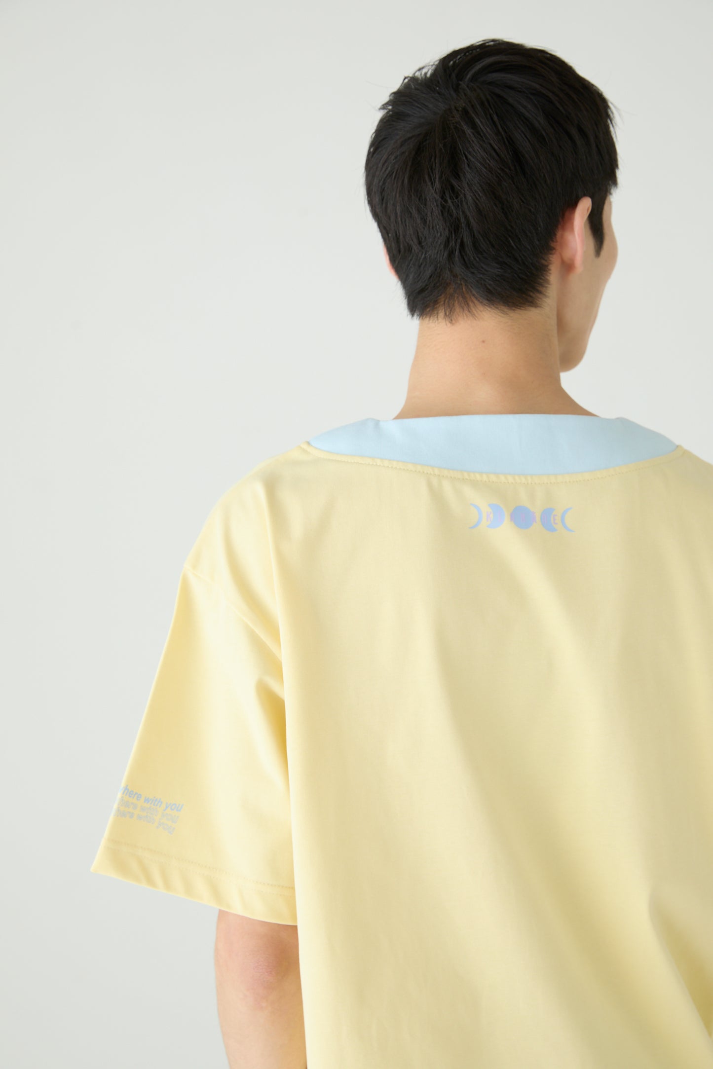 ロゴTシャツ
