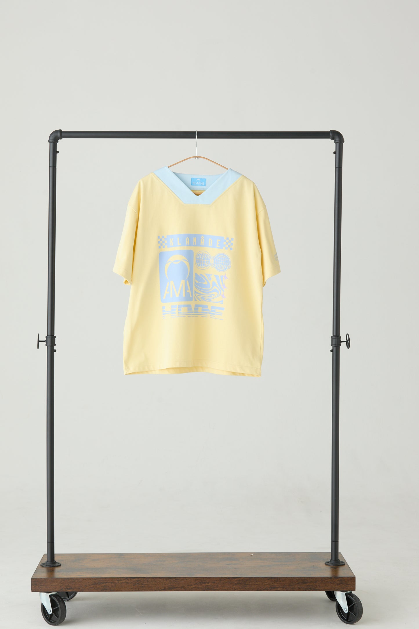 ロゴTシャツ