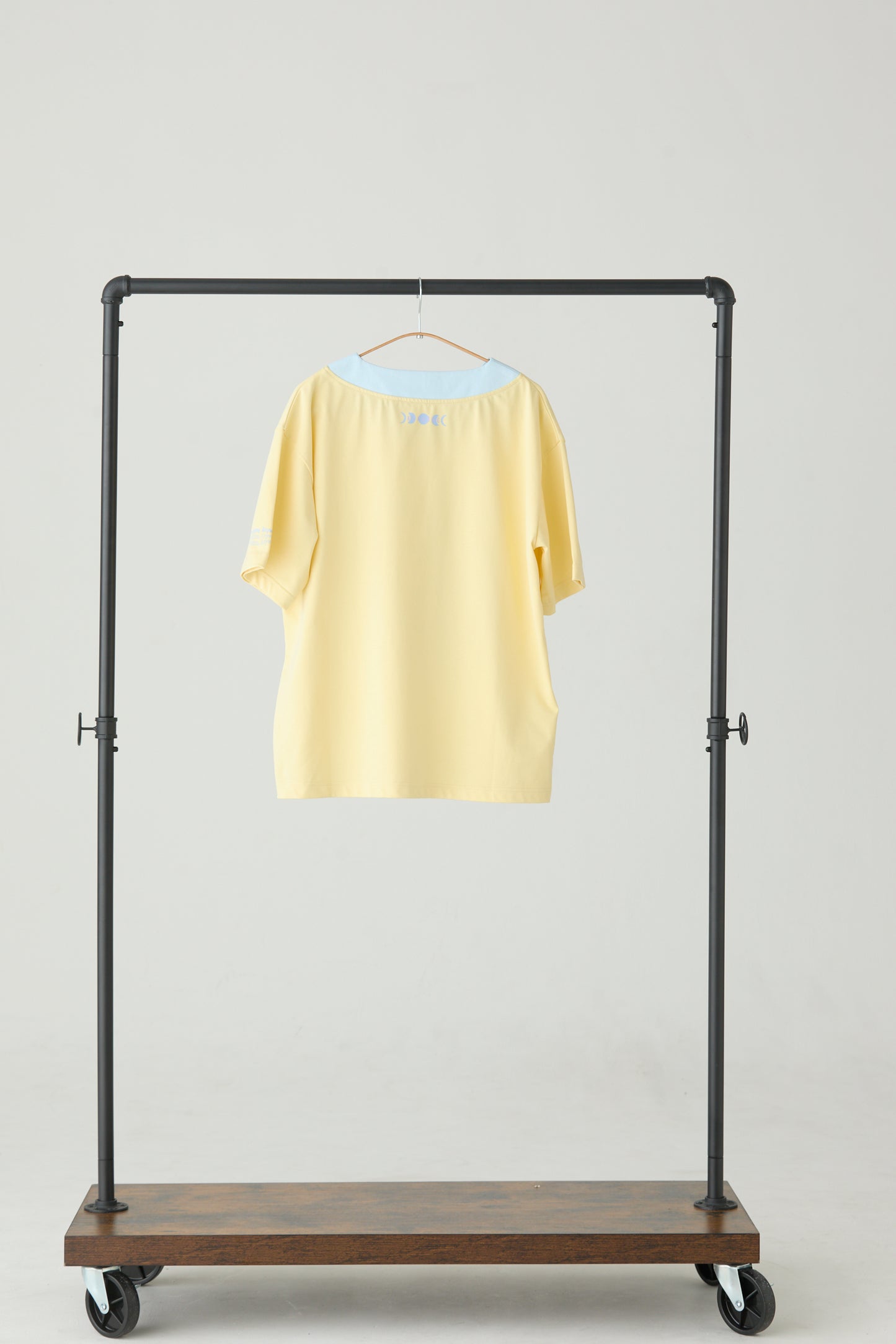ロゴTシャツ