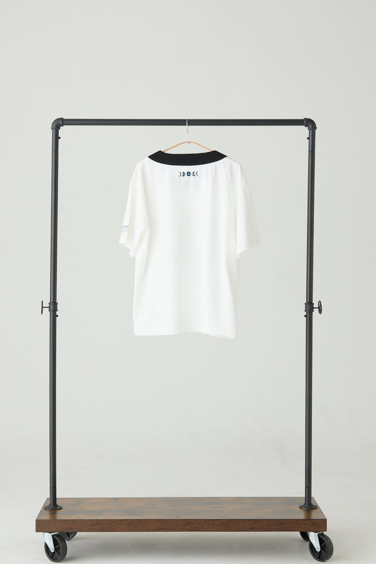 ロゴTシャツ