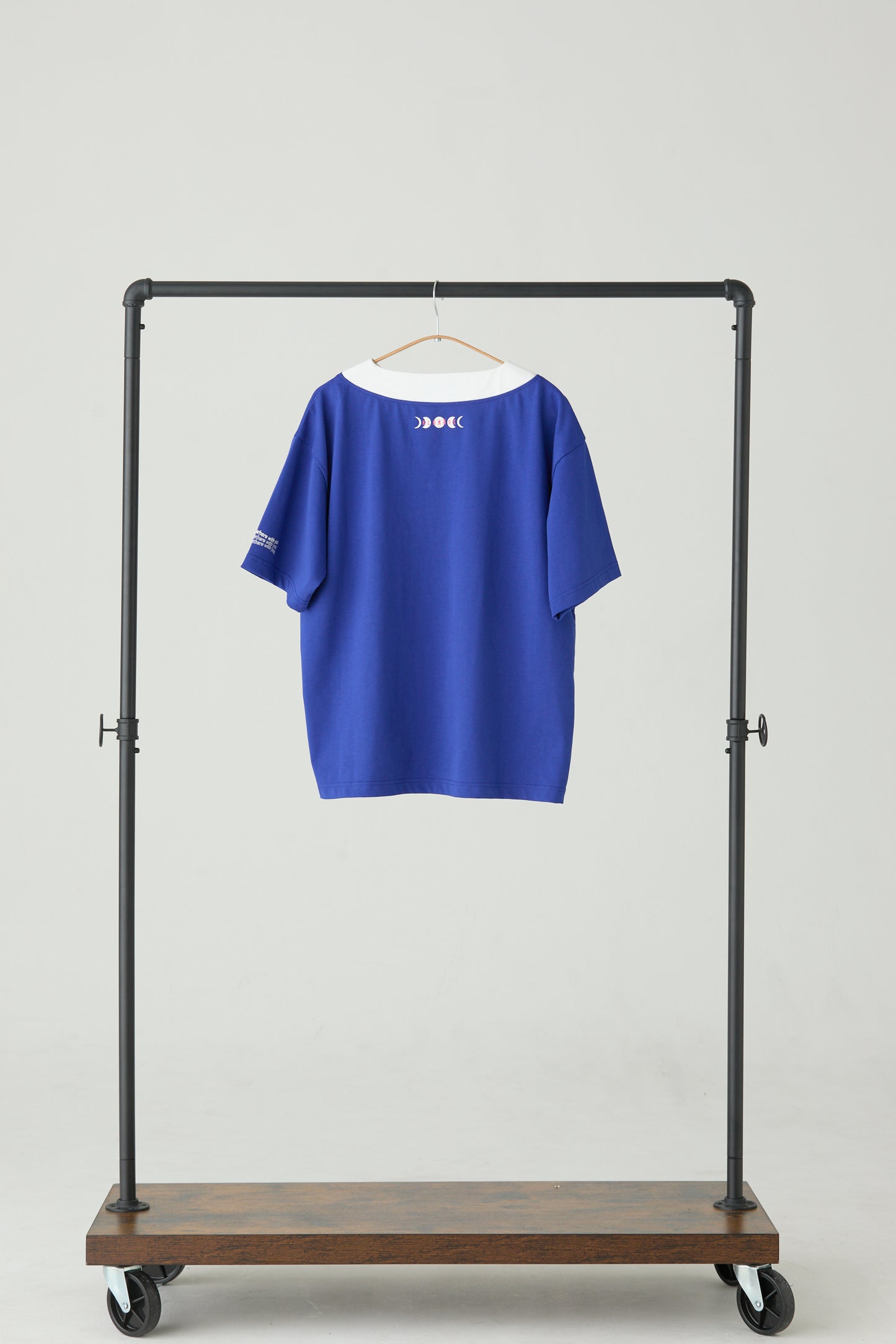 ロゴTシャツ